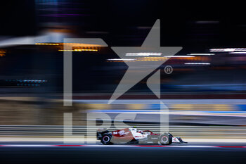 2022-03-11 - 24 ZHOU Guanyu (chi), Alfa Romeo F1 Team ORLEN C42, action during the Formula 1 Aramco pre-season testing prior the 2022 FIA Formula One World Championship, on the Bahrain International Circuit, from March 10 to 12, 2022 in Sakhir, Bahrain - FORMULA 1 ARAMCO PRE-SEASON TESTING PRIOR THE 2022 FIA FORMULA ONE WORLD CHAMPIONSHIP - FORMULA 1 - MOTORS