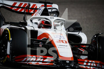2022-03-11 - 20 MAGNUSSEN Kevin (dnk), Haas F1 Team VF-22 Ferrari, action during the Formula 1 Aramco pre-season testing prior the 2022 FIA Formula One World Championship, on the Bahrain International Circuit, from March 10 to 12, 2022 in Sakhir, Bahrain - FORMULA 1 ARAMCO PRE-SEASON TESTING PRIOR THE 2022 FIA FORMULA ONE WORLD CHAMPIONSHIP - FORMULA 1 - MOTORS