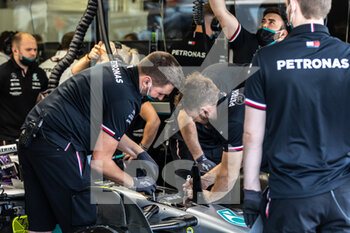 2022-03-12 - Mercedes AMG F1 Team W13, mechanical detail during the Formula 1 Aramco pre-season testing prior the 2022 FIA Formula One World Championship, on the Bahrain International Circuit, from March 10 to 12, 2022 in Sakhir, Bahrain - FORMULA 1 ARAMCO PRE-SEASON TESTING PRIOR THE 2022 FIA FORMULA ONE WORLD CHAMPIONSHIP - FORMULA 1 - MOTORS