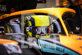 2022-03-12 - NORRIS Lando (gbr), McLaren F1 Team MCL36, portrait during the Formula 1 Aramco pre-season testing prior the 2022 FIA Formula One World Championship, on the Bahrain International Circuit, from March 10 to 12, 2022 in Sakhir, Bahrain - FORMULA 1 ARAMCO PRE-SEASON TESTING PRIOR THE 2022 FIA FORMULA ONE WORLD CHAMPIONSHIP - FORMULA 1 - MOTORS