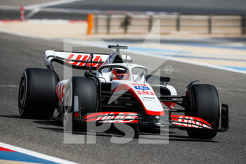2022-03-12 - 20 MAGNUSSEN Kevin (dnk), Haas F1 Team VF-22 Ferrari, action during the Formula 1 Aramco pre-season testing prior the 2022 FIA Formula One World Championship, on the Bahrain International Circuit, from March 10 to 12, 2022 in Sakhir, Bahrain - FORMULA 1 ARAMCO PRE-SEASON TESTING PRIOR THE 2022 FIA FORMULA ONE WORLD CHAMPIONSHIP - FORMULA 1 - MOTORS