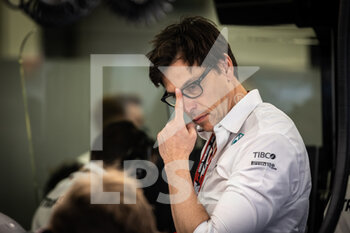 2022-03-12 - WOLFF Toto (aut), Team Principal & CEO of Mercedes AMG F1 Team, portrait during the Formula 1 Aramco pre-season testing prior the 2022 FIA Formula One World Championship, on the Bahrain International Circuit, from March 10 to 12, 2022 in Sakhir, Bahrain - FORMULA 1 ARAMCO PRE-SEASON TESTING PRIOR THE 2022 FIA FORMULA ONE WORLD CHAMPIONSHIP - FORMULA 1 - MOTORS