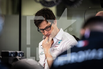2022-03-12 - WOLFF Toto (aut), Team Principal & CEO of Mercedes AMG F1 Team, portrait during the Formula 1 Aramco pre-season testing prior the 2022 FIA Formula One World Championship, on the Bahrain International Circuit, from March 10 to 12, 2022 in Sakhir, Bahrain - FORMULA 1 ARAMCO PRE-SEASON TESTING PRIOR THE 2022 FIA FORMULA ONE WORLD CHAMPIONSHIP - FORMULA 1 - MOTORS