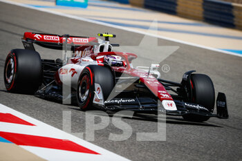 2022-03-12 - 24 ZHOU Guanyu (chi), Alfa Romeo F1 Team ORLEN C42, action during the Formula 1 Aramco pre-season testing prior the 2022 FIA Formula One World Championship, on the Bahrain International Circuit, from March 10 to 12, 2022 in Sakhir, Bahrain - FORMULA 1 ARAMCO PRE-SEASON TESTING PRIOR THE 2022 FIA FORMULA ONE WORLD CHAMPIONSHIP - FORMULA 1 - MOTORS