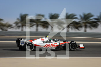 2022-03-12 - 47 SCHUMACHER Mick (ger), Haas F1 Team VF-22 Ferrari, action during the Formula 1 Aramco pre-season testing prior the 2022 FIA Formula One World Championship, on the Bahrain International Circuit, from March 10 to 12, 2022 in Sakhir, Bahrain - FORMULA 1 ARAMCO PRE-SEASON TESTING PRIOR THE 2022 FIA FORMULA ONE WORLD CHAMPIONSHIP - FORMULA 1 - MOTORS