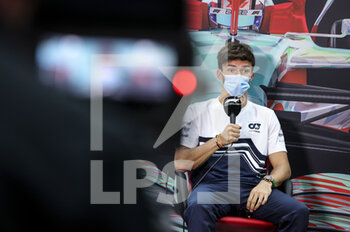 2022-03-12 - GASLY Pierre (fra), Scuderia AlphaTauri AT03, portrait during the Formula 1 Aramco pre-season testing prior the 2022 FIA Formula One World Championship, on the Bahrain International Circuit, from March 10 to 12, 2022 in Sakhir, Bahrain - FORMULA 1 ARAMCO PRE-SEASON TESTING PRIOR THE 2022 FIA FORMULA ONE WORLD CHAMPIONSHIP - FORMULA 1 - MOTORS