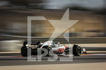 2022-03-12 - 47 SCHUMACHER Mick (ger), Haas F1 Team VF-22 Ferrari, action during the Formula 1 Aramco pre-season testing prior the 2022 FIA Formula One World Championship, on the Bahrain International Circuit, from March 10 to 12, 2022 in Sakhir, Bahrain - FORMULA 1 ARAMCO PRE-SEASON TESTING PRIOR THE 2022 FIA FORMULA ONE WORLD CHAMPIONSHIP - FORMULA 1 - MOTORS