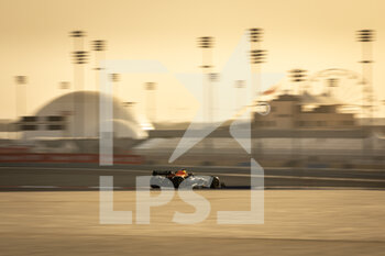2022-03-12 - 01 VERSTAPPEN Max (nld), Red Bull Racing RB18, action during the Formula 1 Aramco pre-season testing prior the 2022 FIA Formula One World Championship, on the Bahrain International Circuit, from March 10 to 12, 2022 in Sakhir, Bahrain - FORMULA 1 ARAMCO PRE-SEASON TESTING PRIOR THE 2022 FIA FORMULA ONE WORLD CHAMPIONSHIP - FORMULA 1 - MOTORS