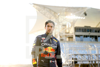 2022-03-17 - PEREZ Sergio (mex), Red Bull Racing RB18, portrait during the Formula 1 Gulf Air Bahrain Grand Prix 2022, 1st round of the 2022 FIA Formula One World Championship, on the Bahrain International Circuit, from March 18 to 20, 2022 in Sakhir, Bahrain - FORMULA 1 GULF AIR BAHRAIN GRAND PRIX 2022, 1ST ROUND OF THE 2022 FIA FORMULA ONE WORLD CHAMPIONSHIP - FORMULA 1 - MOTORS