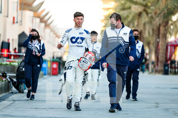 2022-03-17 - GASLY Pierre (fra), Scuderia AlphaTauri AT03, portrait during the Formula 1 Gulf Air Bahrain Grand Prix 2022, 1st round of the 2022 FIA Formula One World Championship, on the Bahrain International Circuit, from March 18 to 20, 2022 in Sakhir, Bahrain - FORMULA 1 GULF AIR BAHRAIN GRAND PRIX 2022, 1ST ROUND OF THE 2022 FIA FORMULA ONE WORLD CHAMPIONSHIP - FORMULA 1 - MOTORS