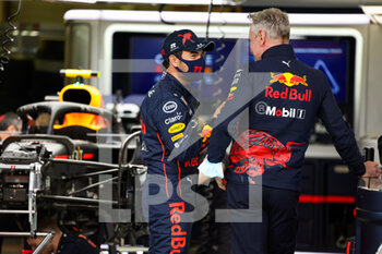2022-03-17 - PEREZ Sergio (mex), Red Bull Racing RB18, with WHEATLEY Jonathan, Team Manager of Red Bull Racing, portrait during the Formula 1 Gulf Air Bahrain Grand Prix 2022, 1st round of the 2022 FIA Formula One World Championship, on the Bahrain International Circuit, from March 18 to 20, 2022 in Sakhir, Bahrain - FORMULA 1 GULF AIR BAHRAIN GRAND PRIX 2022, 1ST ROUND OF THE 2022 FIA FORMULA ONE WORLD CHAMPIONSHIP - FORMULA 1 - MOTORS