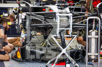2022-03-17 - Red Bull Racing Honda RB18, mechanical detail of the floor and diffuser during the Formula 1 Gulf Air Bahrain Grand Prix 2022, 1st round of the 2022 FIA Formula One World Championship, on the Bahrain International Circuit, from March 18 to 20, 2022 in Sakhir, Bahrain - FORMULA 1 GULF AIR BAHRAIN GRAND PRIX 2022, 1ST ROUND OF THE 2022 FIA FORMULA ONE WORLD CHAMPIONSHIP - FORMULA 1 - MOTORS