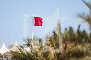 2022-03-17 - Bahrain flag during the Formula 1 Gulf Air Bahrain Grand Prix 2022, 1st round of the 2022 FIA Formula One World Championship, on the Bahrain International Circuit, from March 18 to 20, 2022 in Sakhir, Bahrain - FORMULA 1 GULF AIR BAHRAIN GRAND PRIX 2022, 1ST ROUND OF THE 2022 FIA FORMULA ONE WORLD CHAMPIONSHIP - FORMULA 1 - MOTORS