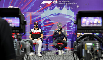 2022-03-17 - BOTTAS Valtteri (fin), Alfa Romeo F1 Team ORLEN C42, portrait PEREZ Sergio (mex), Red Bull Racing RB18, portrait press conference during the Formula 1 Gulf Air Bahrain Grand Prix 2022, 1st round of the 2022 FIA Formula One World Championship, on the Bahrain International Circuit, from March 18 to 20, 2022 in Sakhir, Bahrain - FORMULA 1 GULF AIR BAHRAIN GRAND PRIX 2022, 1ST ROUND OF THE 2022 FIA FORMULA ONE WORLD CHAMPIONSHIP - FORMULA 1 - MOTORS