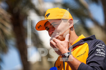 2022-03-17 - NORRIS Lando (gbr), McLaren F1 Team MCL36, portrait during the Formula 1 Gulf Air Bahrain Grand Prix 2022, 1st round of the 2022 FIA Formula One World Championship, on the Bahrain International Circuit, from March 18 to 20, 2022 in Sakhir, Bahrain - FORMULA 1 GULF AIR BAHRAIN GRAND PRIX 2022, 1ST ROUND OF THE 2022 FIA FORMULA ONE WORLD CHAMPIONSHIP - FORMULA 1 - MOTORS