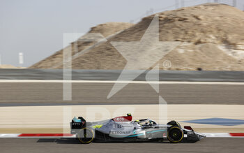 2022-03-17 - 44 HAMILTON Lewis (gbr), Mercedes AMG F1 Team W13, action during the Formula 1 Gulf Air Bahrain Grand Prix 2022, 1st round of the 2022 FIA Formula One World Championship, on the Bahrain International Circuit, from March 18 to 20, 2022 in Sakhir, Bahrain - FORMULA 1 GULF AIR BAHRAIN GRAND PRIX 2022, 1ST ROUND OF THE 2022 FIA FORMULA ONE WORLD CHAMPIONSHIP - FORMULA 1 - MOTORS