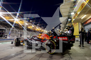 2022-03-17 - 01 VERSTAPPEN Max (nld), Red Bull Racing RB18, action during the Formula 1 Gulf Air Bahrain Grand Prix 2022, 1st round of the 2022 FIA Formula One World Championship, on the Bahrain International Circuit, from March 18 to 20, 2022 in Sakhir, Bahrain - FORMULA 1 GULF AIR BAHRAIN GRAND PRIX 2022, 1ST ROUND OF THE 2022 FIA FORMULA ONE WORLD CHAMPIONSHIP - FORMULA 1 - MOTORS