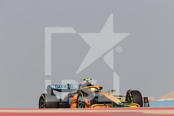2022-03-17 - 04 NORRIS Lando (gbr), McLaren F1 Team MCL36, action during the Formula 1 Gulf Air Bahrain Grand Prix 2022, 1st round of the 2022 FIA Formula One World Championship, on the Bahrain International Circuit, from March 18 to 20, 2022 in Sakhir, Bahrain - FORMULA 1 GULF AIR BAHRAIN GRAND PRIX 2022, 1ST ROUND OF THE 2022 FIA FORMULA ONE WORLD CHAMPIONSHIP - FORMULA 1 - MOTORS