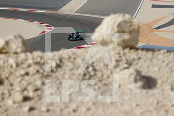 2022-03-17 - 63 RUSSELL George (gbr), Mercedes AMG F1 Team W13, action during the Formula 1 Gulf Air Bahrain Grand Prix 2022, 1st round of the 2022 FIA Formula One World Championship, on the Bahrain International Circuit, from March 18 to 20, 2022 in Sakhir, Bahrain - FORMULA 1 GULF AIR BAHRAIN GRAND PRIX 2022, 1ST ROUND OF THE 2022 FIA FORMULA ONE WORLD CHAMPIONSHIP - FORMULA 1 - MOTORS
