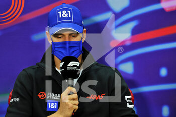 2022-03-18 - SCHUMACHER Mick (ger), Haas F1 Team VF-22 Ferrari, portrait press conference during the Formula 1 Gulf Air Bahrain Grand Prix 2022, 1st round of the 2022 FIA Formula One World Championship, on the Bahrain International Circuit, from March 18 to 20, 2022 in Sakhir, Bahrain - FORMULA 1 GULF AIR BAHRAIN GRAND PRIX 2022, 1ST ROUND OF THE 2022 FIA FORMULA ONE WORLD CHAMPIONSHIP - FORMULA 1 - MOTORS