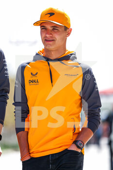 2022-03-18 - NORRIS Lando (gbr), McLaren F1 Team MCL36, portrait during the Formula 1 Gulf Air Bahrain Grand Prix 2022, 1st round of the 2022 FIA Formula One World Championship, on the Bahrain International Circuit, from March 18 to 20, 2022 in Sakhir, Bahrain - FORMULA 1 GULF AIR BAHRAIN GRAND PRIX 2022, 1ST ROUND OF THE 2022 FIA FORMULA ONE WORLD CHAMPIONSHIP - FORMULA 1 - MOTORS
