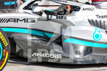 2022-03-18 - Mercedes AMG F1 Team W13, mechanical detail of the sidepod, air intake and mirror during the Formula 1 Gulf Air Bahrain Grand Prix 2022, 1st round of the 2022 FIA Formula One World Championship, on the Bahrain International Circuit, from March 18 to 20, 2022 in Sakhir, Bahrain - FORMULA 1 GULF AIR BAHRAIN GRAND PRIX 2022, 1ST ROUND OF THE 2022 FIA FORMULA ONE WORLD CHAMPIONSHIP - FORMULA 1 - MOTORS