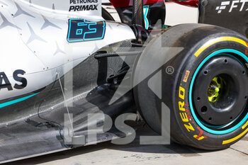 2022-03-18 - Mercedes AMG F1 Team W13, mechanical detail of the sidepod, and engine cover during the Formula 1 Gulf Air Bahrain Grand Prix 2022, 1st round of the 2022 FIA Formula One World Championship, on the Bahrain International Circuit, from March 18 to 20, 2022 in Sakhir, Bahrain - FORMULA 1 GULF AIR BAHRAIN GRAND PRIX 2022, 1ST ROUND OF THE 2022 FIA FORMULA ONE WORLD CHAMPIONSHIP - FORMULA 1 - MOTORS