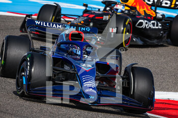 2022-03-18 - 23 ALBON Alexander (tha), Williams Racing FW44, 11 PEREZ Sergio (mex), Red Bull Racing RB18, action during the Formula 1 Gulf Air Bahrain Grand Prix 2022, 1st round of the 2022 FIA Formula One World Championship, on the Bahrain International Circuit, from March 18 to 20, 2022 in Sakhir, Bahrain - FORMULA 1 GULF AIR BAHRAIN GRAND PRIX 2022, 1ST ROUND OF THE 2022 FIA FORMULA ONE WORLD CHAMPIONSHIP - FORMULA 1 - MOTORS