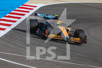2022-03-18 - 04 NORRIS Lando (gbr), McLaren F1 Team MCL36, action during the Formula 1 Gulf Air Bahrain Grand Prix 2022, 1st round of the 2022 FIA Formula One World Championship, on the Bahrain International Circuit, from March 18 to 20, 2022 in Sakhir, Bahrain - FORMULA 1 GULF AIR BAHRAIN GRAND PRIX 2022, 1ST ROUND OF THE 2022 FIA FORMULA ONE WORLD CHAMPIONSHIP - FORMULA 1 - MOTORS