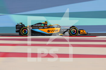 2022-03-18 - 04 NORRIS Lando (gbr), McLaren F1 Team MCL36, action during the Formula 1 Gulf Air Bahrain Grand Prix 2022, 1st round of the 2022 FIA Formula One World Championship, on the Bahrain International Circuit, from March 18 to 20, 2022 in Sakhir, Bahrain - FORMULA 1 GULF AIR BAHRAIN GRAND PRIX 2022, 1ST ROUND OF THE 2022 FIA FORMULA ONE WORLD CHAMPIONSHIP - FORMULA 1 - MOTORS