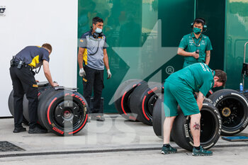 2022-03-18 - Pirelli tyres during the Formula 1 Gulf Air Bahrain Grand Prix 2022, 1st round of the 2022 FIA Formula One World Championship, on the Bahrain International Circuit, from March 18 to 20, 2022 in Sakhir, Bahrain - FORMULA 1 GULF AIR BAHRAIN GRAND PRIX 2022, 1ST ROUND OF THE 2022 FIA FORMULA ONE WORLD CHAMPIONSHIP - FORMULA 1 - MOTORS
