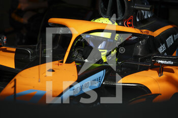 2022-03-18 - NORRIS Lando (gbr), McLaren F1 Team MCL36, action during the Formula 1 Gulf Air Bahrain Grand Prix 2022, 1st round of the 2022 FIA Formula One World Championship, on the Bahrain International Circuit, from March 18 to 20, 2022 in Sakhir, Bahrain - FORMULA 1 GULF AIR BAHRAIN GRAND PRIX 2022, 1ST ROUND OF THE 2022 FIA FORMULA ONE WORLD CHAMPIONSHIP - FORMULA 1 - MOTORS