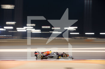 2022-03-18 - 01 VERSTAPPEN Max (nld), Red Bull Racing RB18, action during the Formula 1 Gulf Air Bahrain Grand Prix 2022, 1st round of the 2022 FIA Formula One World Championship, on the Bahrain International Circuit, from March 18 to 20, 2022 in Sakhir, Bahrain - FORMULA 1 GULF AIR BAHRAIN GRAND PRIX 2022, 1ST ROUND OF THE 2022 FIA FORMULA ONE WORLD CHAMPIONSHIP - FORMULA 1 - MOTORS