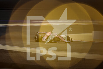 2022-03-18 - 14 ALONSO Fernando (spa), Alpine F1 Team A522, action20 during the Formula 1 Gulf Air Bahrain Grand Prix 2022, 1st round of the 2022 FIA Formula One World Championship, on the Bahrain International Circuit, from March 18 to 20, 2022 in Sakhir, Bahrain - FORMULA 1 GULF AIR BAHRAIN GRAND PRIX 2022, 1ST ROUND OF THE 2022 FIA FORMULA ONE WORLD CHAMPIONSHIP - FORMULA 1 - MOTORS