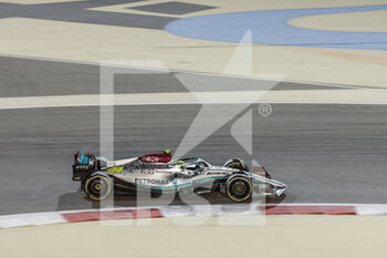 2022-03-18 - 44 HAMILTON Lewis (gbr), Mercedes AMG F1 Team W13, action during the Formula 1 Gulf Air Bahrain Grand Prix 2022, 1st round of the 2022 FIA Formula One World Championship, on the Bahrain International Circuit, from March 18 to 20, 2022 in Sakhir, Bahrain - FORMULA 1 GULF AIR BAHRAIN GRAND PRIX 2022, 1ST ROUND OF THE 2022 FIA FORMULA ONE WORLD CHAMPIONSHIP - FORMULA 1 - MOTORS