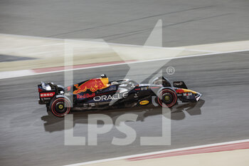2022-03-18 - 01 VERSTAPPEN Max (nld), Red Bull Racing RB18, action during the Formula 1 Gulf Air Bahrain Grand Prix 2022, 1st round of the 2022 FIA Formula One World Championship, on the Bahrain International Circuit, from March 18 to 20, 2022 in Sakhir, Bahrain - FORMULA 1 GULF AIR BAHRAIN GRAND PRIX 2022, 1ST ROUND OF THE 2022 FIA FORMULA ONE WORLD CHAMPIONSHIP - FORMULA 1 - MOTORS