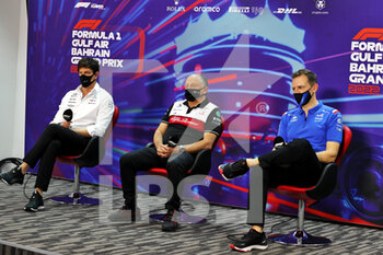 2022-03-19 - WOLFF Toto (aut), Team Principal & CEO of Mercedes AMG F1 Team, portrait VASSEUR Frederic (fra), Team Principal of Alfa Romeo F1 Team ORLEN, portrait ROSSI Laurent (fra), CEO of Alpine, portrait press conference during the Formula 1 Gulf Air Bahrain Grand Prix 2022, 1st round of the 2022 FIA Formula One World Championship, on the Bahrain International Circuit, from March 18 to 20, 2022 in Sakhir, Bahrain - FORMULA 1 GULF AIR BAHRAIN GRAND PRIX 2022, 1ST ROUND OF THE 2022 FIA FORMULA ONE WORLD CHAMPIONSHIP - FORMULA 1 - MOTORS