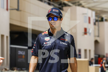 2022-03-19 - PEREZ Sergio (mex), Red Bull Racing RB18, portrait during the Formula 1 Gulf Air Bahrain Grand Prix 2022, 1st round of the 2022 FIA Formula One World Championship, on the Bahrain International Circuit, from March 18 to 20, 2022 in Sakhir, Bahrain - FORMULA 1 GULF AIR BAHRAIN GRAND PRIX 2022, 1ST ROUND OF THE 2022 FIA FORMULA ONE WORLD CHAMPIONSHIP - FORMULA 1 - MOTORS