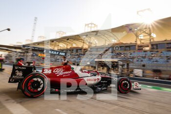 2022-03-19 - 24 ZHOU Guanyu (chi), Alfa Romeo F1 Team ORLEN C42, action during the Formula 1 Gulf Air Bahrain Grand Prix 2022, 1st round of the 2022 FIA Formula One World Championship, on the Bahrain International Circuit, from March 18 to 20, 2022 in Sakhir, Bahrain - FORMULA 1 GULF AIR BAHRAIN GRAND PRIX 2022, 1ST ROUND OF THE 2022 FIA FORMULA ONE WORLD CHAMPIONSHIP - FORMULA 1 - MOTORS