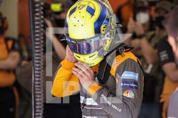 2022-03-19 - NORRIS Lando (gbr), McLaren F1 Team MCL36, portrait during the Formula 1 Gulf Air Bahrain Grand Prix 2022, 1st round of the 2022 FIA Formula One World Championship, on the Bahrain International Circuit, from March 18 to 20, 2022 in Sakhir, Bahrain - FORMULA 1 GULF AIR BAHRAIN GRAND PRIX 2022, 1ST ROUND OF THE 2022 FIA FORMULA ONE WORLD CHAMPIONSHIP - FORMULA 1 - MOTORS