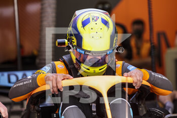 2022-03-19 - NORRIS Lando (gbr), McLaren F1 Team MCL36, portrait during the Formula 1 Gulf Air Bahrain Grand Prix 2022, 1st round of the 2022 FIA Formula One World Championship, on the Bahrain International Circuit, from March 18 to 20, 2022 in Sakhir, Bahrain - FORMULA 1 GULF AIR BAHRAIN GRAND PRIX 2022, 1ST ROUND OF THE 2022 FIA FORMULA ONE WORLD CHAMPIONSHIP - FORMULA 1 - MOTORS