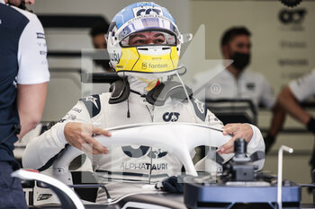 2022-03-19 - GASLY Pierre (fra), Scuderia AlphaTauri AT03, portrait during the Formula 1 Gulf Air Bahrain Grand Prix 2022, 1st round of the 2022 FIA Formula One World Championship, on the Bahrain International Circuit, from March 18 to 20, 2022 in Sakhir, Bahrain - FORMULA 1 GULF AIR BAHRAIN GRAND PRIX 2022, 1ST ROUND OF THE 2022 FIA FORMULA ONE WORLD CHAMPIONSHIP - FORMULA 1 - MOTORS