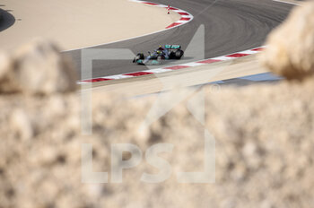 2022-03-19 - 44 HAMILTON Lewis (gbr), Mercedes AMG F1 Team W13, action during the Formula 1 Gulf Air Bahrain Grand Prix 2022, 1st round of the 2022 FIA Formula One World Championship, on the Bahrain International Circuit, from March 18 to 20, 2022 in Sakhir, Bahrain - FORMULA 1 GULF AIR BAHRAIN GRAND PRIX 2022, 1ST ROUND OF THE 2022 FIA FORMULA ONE WORLD CHAMPIONSHIP - FORMULA 1 - MOTORS