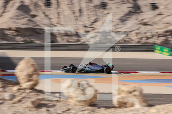 2022-03-19 - 63 RUSSELL George (gbr), Mercedes AMG F1 Team W13, action during the Formula 1 Gulf Air Bahrain Grand Prix 2022, 1st round of the 2022 FIA Formula One World Championship, on the Bahrain International Circuit, from March 18 to 20, 2022 in Sakhir, Bahrain - FORMULA 1 GULF AIR BAHRAIN GRAND PRIX 2022, 1ST ROUND OF THE 2022 FIA FORMULA ONE WORLD CHAMPIONSHIP - FORMULA 1 - MOTORS