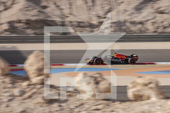 2022-03-19 - 01 VERSTAPPEN Max (nld), Red Bull Racing RB18, action during the Formula 1 Gulf Air Bahrain Grand Prix 2022, 1st round of the 2022 FIA Formula One World Championship, on the Bahrain International Circuit, from March 18 to 20, 2022 in Sakhir, Bahrain - FORMULA 1 GULF AIR BAHRAIN GRAND PRIX 2022, 1ST ROUND OF THE 2022 FIA FORMULA ONE WORLD CHAMPIONSHIP - FORMULA 1 - MOTORS