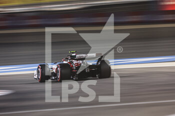2022-03-19 - 24 ZHOU Guanyu (chi), Alfa Romeo F1 Team ORLEN C42, action during the Formula 1 Gulf Air Bahrain Grand Prix 2022, 1st round of the 2022 FIA Formula One World Championship, on the Bahrain International Circuit, from March 18 to 20, 2022 in Sakhir, Bahrain - FORMULA 1 GULF AIR BAHRAIN GRAND PRIX 2022, 1ST ROUND OF THE 2022 FIA FORMULA ONE WORLD CHAMPIONSHIP - FORMULA 1 - MOTORS