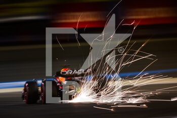2022-03-19 - VERSTAPPEN Max (ned), Red Bull Racing RB18, action during the Formula 1 Gulf Air Bahrain Grand Prix 2022, 1st round of the 2022 FIA Formula One World Championship, on the Bahrain International Circuit, from March 18 to 20, 2022 in Sakhir, Bahrain - FORMULA 1 GULF AIR BAHRAIN GRAND PRIX 2022, 1ST ROUND OF THE 2022 FIA FORMULA ONE WORLD CHAMPIONSHIP - FORMULA 1 - MOTORS
