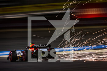 2022-03-19 - PEREZ Sergio (mex), Red Bull Racing RB18, action during the Formula 1 Gulf Air Bahrain Grand Prix 2022, 1st round of the 2022 FIA Formula One World Championship, on the Bahrain International Circuit, from March 18 to 20, 2022 in Sakhir, Bahrain - FORMULA 1 GULF AIR BAHRAIN GRAND PRIX 2022, 1ST ROUND OF THE 2022 FIA FORMULA ONE WORLD CHAMPIONSHIP - FORMULA 1 - MOTORS