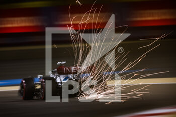 2022-03-19 - RUSSELL George (gbr), Mercedes AMG F1 Team W13, action during the Formula 1 Gulf Air Bahrain Grand Prix 2022, 1st round of the 2022 FIA Formula One World Championship, on the Bahrain International Circuit, from March 18 to 20, 2022 in Sakhir, Bahrain - FORMULA 1 GULF AIR BAHRAIN GRAND PRIX 2022, 1ST ROUND OF THE 2022 FIA FORMULA ONE WORLD CHAMPIONSHIP - FORMULA 1 - MOTORS