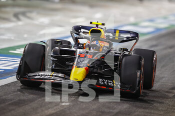 2022-03-19 - 11 PEREZ Sergio (mex), Red Bull Racing RB18, action during the Formula 1 Gulf Air Bahrain Grand Prix 2022, 1st round of the 2022 FIA Formula One World Championship, on the Bahrain International Circuit, from March 18 to 20, 2022 in Sakhir, Bahrain - FORMULA 1 GULF AIR BAHRAIN GRAND PRIX 2022, 1ST ROUND OF THE 2022 FIA FORMULA ONE WORLD CHAMPIONSHIP - FORMULA 1 - MOTORS